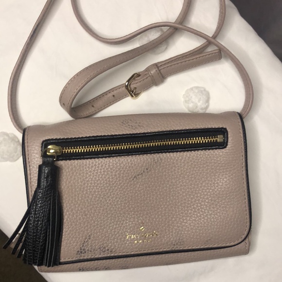 KATE SPADE Chester Street Avie blush colored and black leather crossbody. - Picture 14 of 15